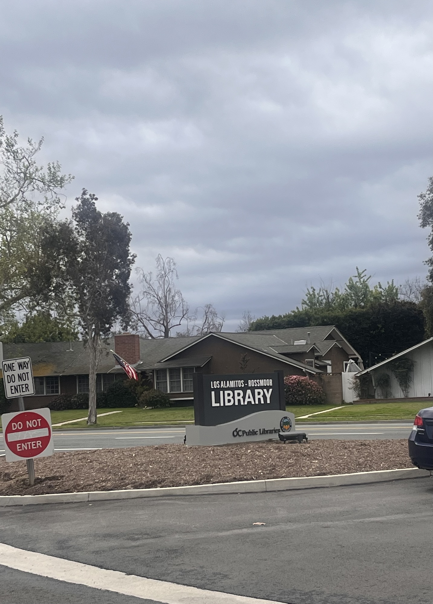 Los Alamitos/Rossmoor Library- Orange County Public Libraries Review